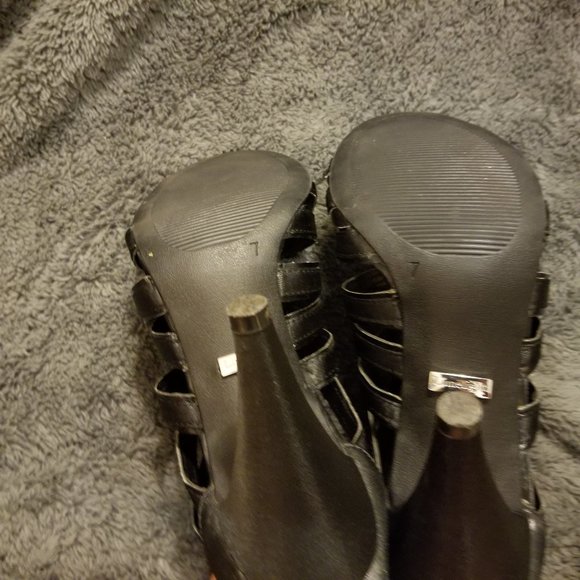 Limelight Heels - Picture 3 of 4